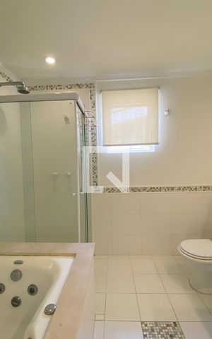 Casa de condomínio à venda com 450m², 4 quartos e 4 vagasBanheiro da Suíte 1