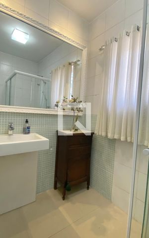 Casa de condomínio à venda com 450m², 4 quartos e 4 vagasBanheiro da Suíte 4