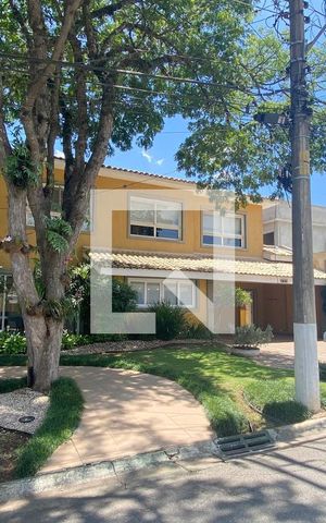 Casa de condomínio à venda com 450m², 4 quartos e 4 vagasFachada