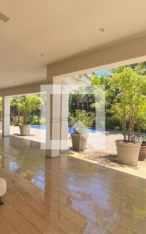 Casa de condomínio à venda com 450m², 4 quartos e 4 vagasVaranda