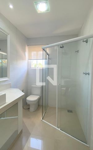 Casa de condomínio à venda com 450m², 4 quartos e 4 vagasBanheiro da Suíte 3