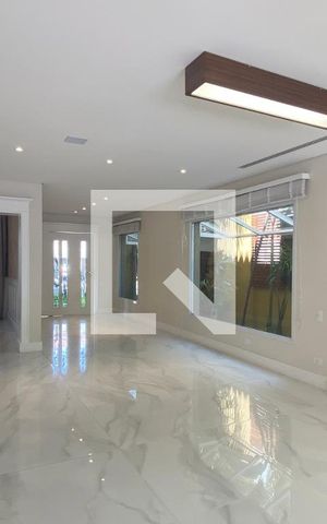 Casa de condomínio à venda com 450m², 4 quartos e 4 vagasSala