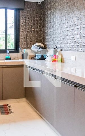 Casa de condomínio à venda com 550m², 6 quartos e 4 vagas Casa de condomínio à venda com 550m², 6 quartos e 4 vagasCozinha