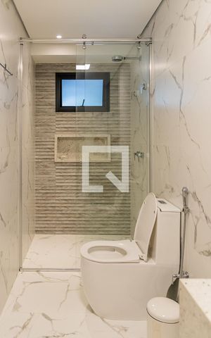 Casa de condomínio à venda com 550m², 6 quartos e 4 vagas Casa de condomínio à venda com 550m², 6 quartos e 4 vagasBanheiro da Suíte 1