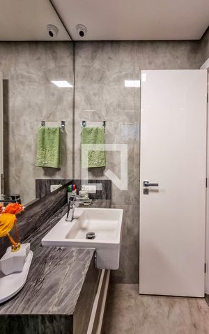 Casa de condomínio à venda com 550m², 6 quartos e 4 vagas Casa de condomínio à venda com 550m², 6 quartos e 4 vagasBanheiro da Suíte 4
