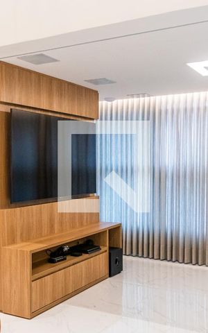 Casa de condomínio à venda com 550m², 6 quartos e 4 vagas Casa de condomínio à venda com 550m², 6 quartos e 4 vagasSala