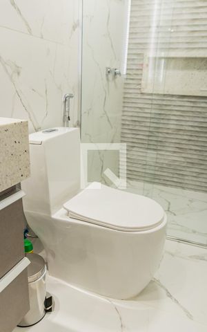 Casa de condomínio à venda com 550m², 6 quartos e 4 vagas Casa de condomínio à venda com 550m², 6 quartos e 4 vagasBanheiro da Suíte 2