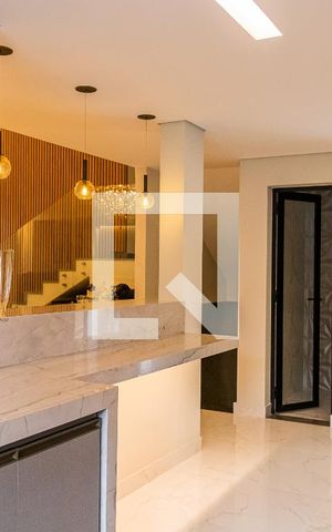 Casa de condomínio à venda com 550m², 6 quartos e 4 vagas Casa de condomínio à venda com 550m², 6 quartos e 4 vagasCozinha