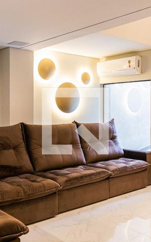Casa de condomínio à venda com 550m², 6 quartos e 4 vagas Casa de condomínio à venda com 550m², 6 quartos e 4 vagasSala
