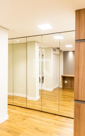 Casa de condomínio à venda com 550m², 6 quartos e 4 vagas Casa de condomínio à venda com 550m², 6 quartos e 4 vagasSuíte 2