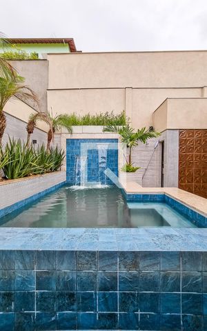 Casa de condomínio à venda com 550m², 6 quartos e 4 vagas Casa de condomínio à venda com 550m², 6 quartos e 4 vagasPiscina