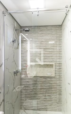 Casa de condomínio à venda com 550m², 6 quartos e 4 vagas Casa de condomínio à venda com 550m², 6 quartos e 4 vagasBanheiro da Suíte 2