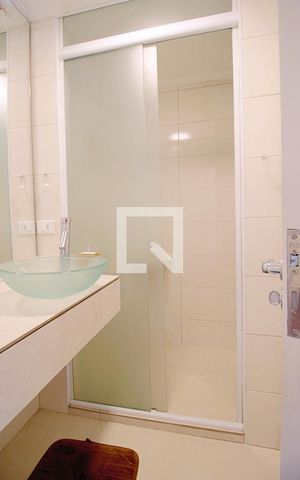 Apartamento à venda com 80m², 3 quartos e 1 vaga Apartamento à venda com 80m², 3 quartos e 1 vagaBanheiro
