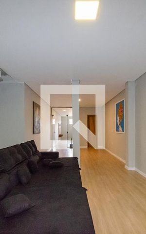 Casa para alugar com 300m², 4 quartos e 2 vagasSala