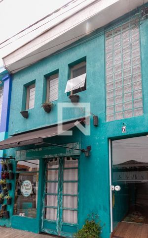 Casa à venda com 140m², 2 quartos e 1 vaga Casa à venda com 140m², 2 quartos e 1 vagaFachada