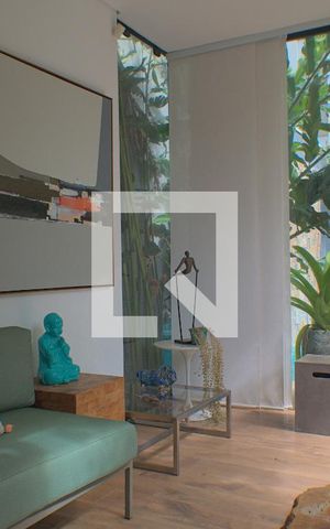 Casa à venda com 189m², 2 quartos e 4 vagas Casa à venda com 189m², 2 quartos e 4 vagasQuintal - Pátio