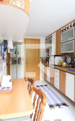 Apartamento à venda com 101m², 3 quartos e 2 vagasCozinha