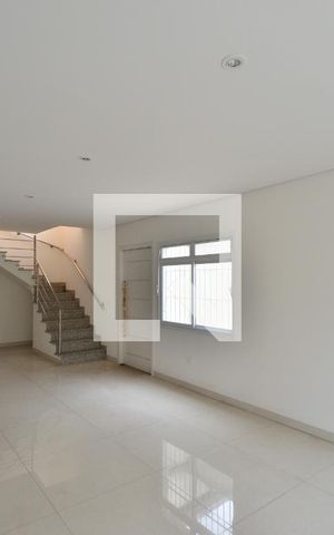 Casa à venda com 130m², 3 quartos e 2 vagasSala