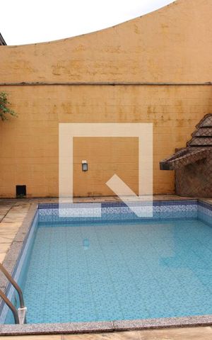 Casa à venda com 500m², 4 quartos e 8 vagasPiscina