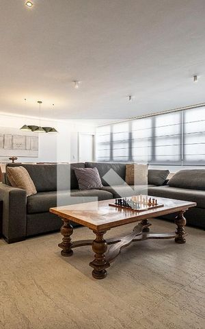 Apartamento à venda com 226m², 3 quartos e sem vaga Apartamento à venda com 226m², 3 quartos e sem vagaSala