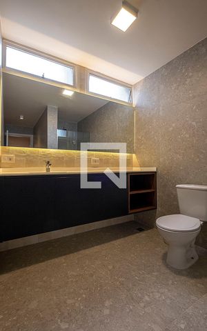 Apartamento à venda com 226m², 3 quartos e sem vaga Apartamento à venda com 226m², 3 quartos e sem vagaSuíte 3 - Banheiro