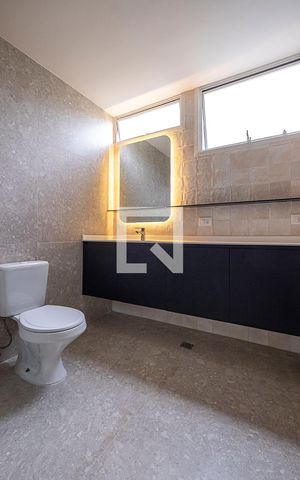Apartamento à venda com 226m², 3 quartos e sem vaga Apartamento à venda com 226m², 3 quartos e sem vagaSuíte 2 - Banheiro