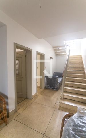Casa à venda com 400m², 4 quartos e 2 vagas Casa à venda com 400m², 4 quartos e 2 vagasHall de entrada