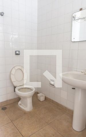 Casa à venda com 400m², 4 quartos e 2 vagas Casa à venda com 400m², 4 quartos e 2 vagasBanheiro - edícula