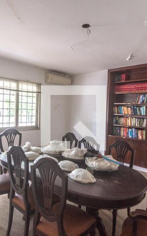 Casa à venda com 400m², 4 quartos e 2 vagas Casa à venda com 400m², 4 quartos e 2 vagasQuarto 2