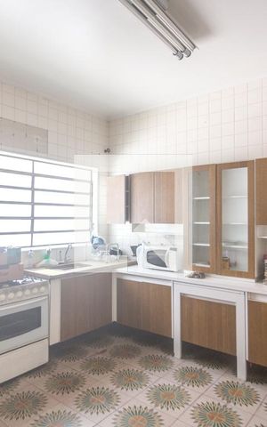 Casa à venda com 400m², 4 quartos e 2 vagas Casa à venda com 400m², 4 quartos e 2 vagasCozinha