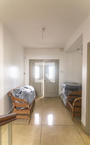 Casa à venda com 400m², 4 quartos e 2 vagas Casa à venda com 400m², 4 quartos e 2 vagasHall de entrada