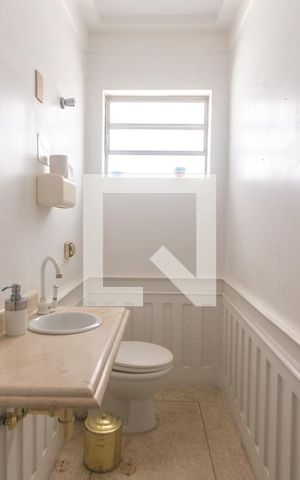 Casa à venda com 400m², 4 quartos e 2 vagas Casa à venda com 400m², 4 quartos e 2 vagasLavabo