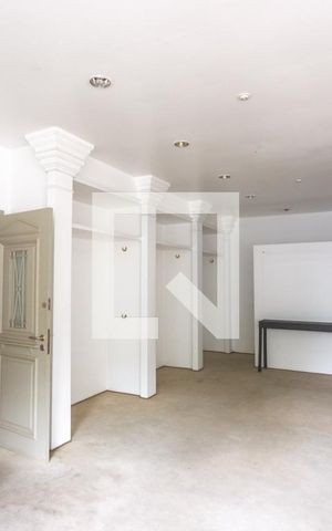 Casa à venda com 400m², 4 quartos e 2 vagas Casa à venda com 400m², 4 quartos e 2 vagasSala de estar
