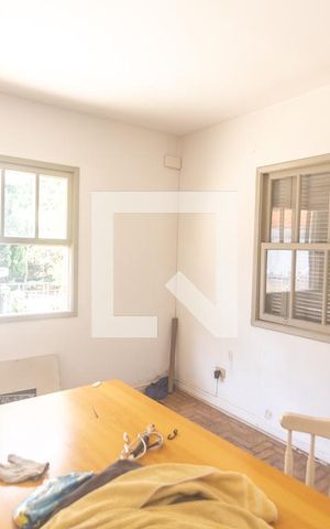Casa à venda com 400m², 4 quartos e 2 vagas Casa à venda com 400m², 4 quartos e 2 vagasQuarto -edícula
