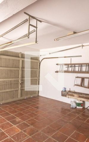 Casa à venda com 400m², 4 quartos e 2 vagas Casa à venda com 400m², 4 quartos e 2 vagasGaragem