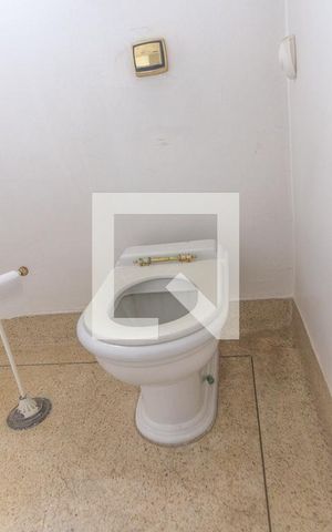 Casa à venda com 400m², 4 quartos e 2 vagas Casa à venda com 400m², 4 quartos e 2 vagasVaso