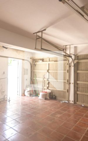 Casa à venda com 400m², 4 quartos e 2 vagas Casa à venda com 400m², 4 quartos e 2 vagasGaragem