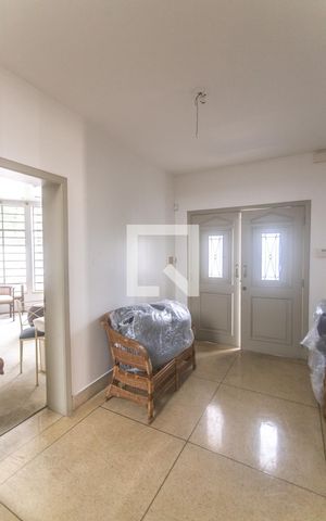 Casa à venda com 400m², 4 quartos e 2 vagas Casa à venda com 400m², 4 quartos e 2 vagasHall de entrada