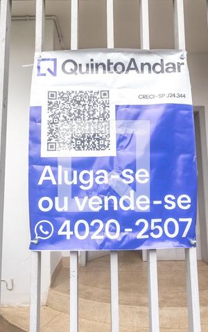 Casa à venda com 400m², 4 quartos e 2 vagas Casa à venda com 400m², 4 quartos e 2 vagasFachada
