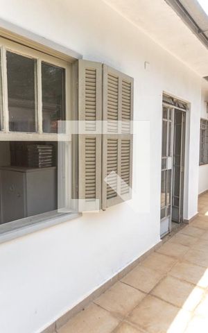 Casa à venda com 400m², 4 quartos e 2 vagas Casa à venda com 400m², 4 quartos e 2 vagasÁrea de serviço