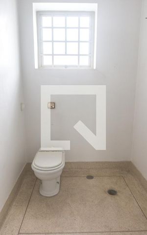 Casa à venda com 400m², 4 quartos e 2 vagas Casa à venda com 400m², 4 quartos e 2 vagasBanheiro social