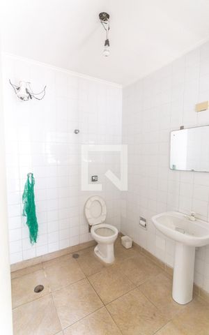Casa à venda com 400m², 4 quartos e 2 vagas Casa à venda com 400m², 4 quartos e 2 vagasBanheiro - edícula