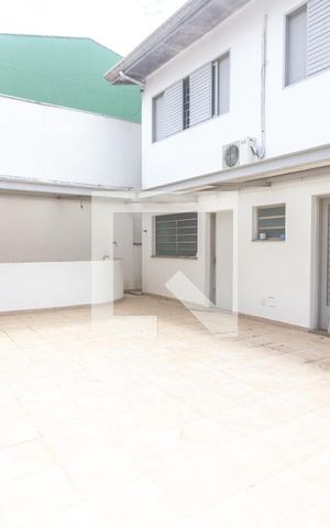 Casa à venda com 400m², 4 quartos e 2 vagas Casa à venda com 400m², 4 quartos e 2 vagasQuintal
