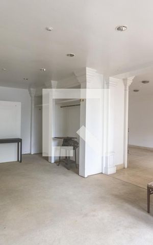 Casa à venda com 400m², 4 quartos e 2 vagas Casa à venda com 400m², 4 quartos e 2 vagasSala de estar