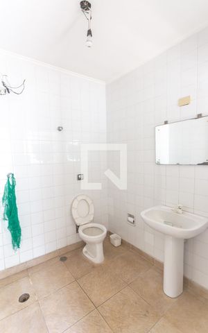 Casa à venda com 400m², 4 quartos e 2 vagas Casa à venda com 400m², 4 quartos e 2 vagasBanheiro - edícula