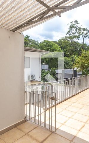 Casa à venda com 400m², 4 quartos e 2 vagas Casa à venda com 400m², 4 quartos e 2 vagasÁrea de serviço
