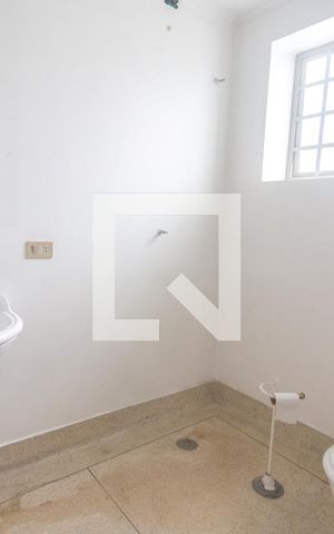 Casa à venda com 400m², 4 quartos e 2 vagas Casa à venda com 400m², 4 quartos e 2 vagasBanheiro suíte