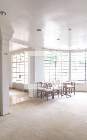 Casa à venda com 400m², 4 quartos e 2 vagas Casa à venda com 400m², 4 quartos e 2 vagasSala de estar