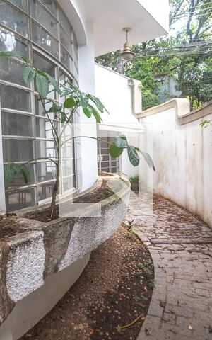 Casa à venda com 400m², 4 quartos e 2 vagas Casa à venda com 400m², 4 quartos e 2 vagasQuintal