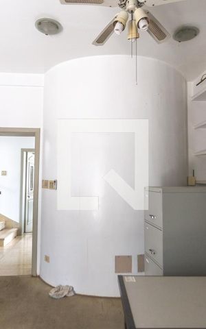 Casa à venda com 400m², 4 quartos e 2 vagas Casa à venda com 400m², 4 quartos e 2 vagasSala de TV